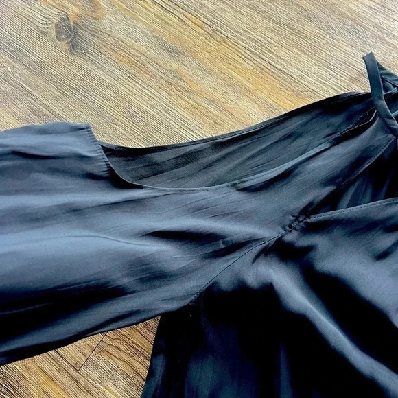 Ramy Brook cold shoulder top in black long sleeve… Size Medium - Picture 4 of 5